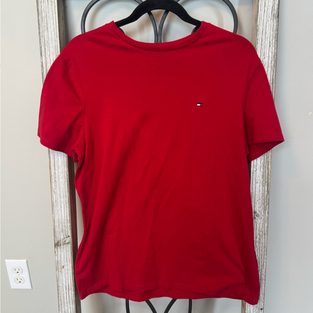 Tommy Hilfiger Men's Red T-Shirt‎ Size Small